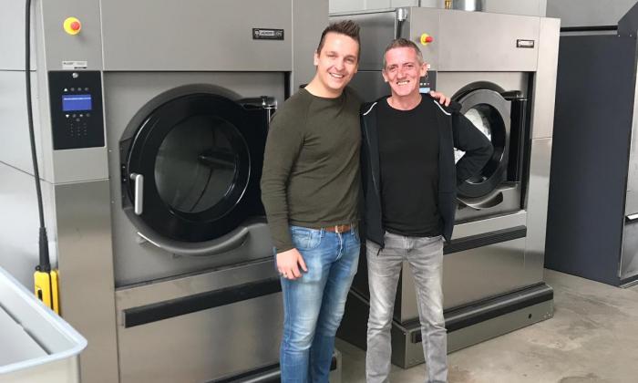 Twee 60kg industriële wasmachines met bijpassende droger