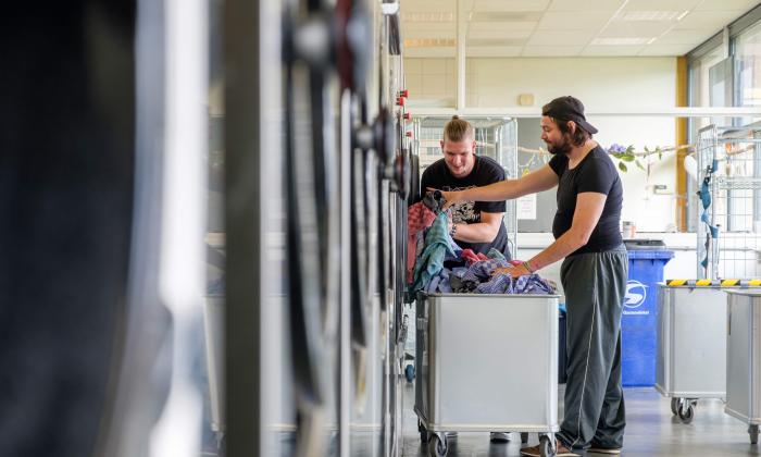 Stap 2: Wassen met industriële wasmachines