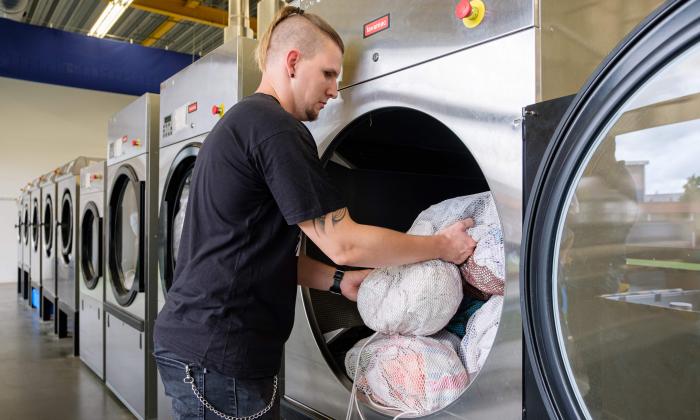 Stap 3: Drogen met industriële wasdrogers